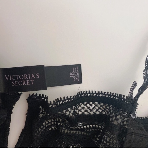 Victoria Secret Bra 32C - Picture 4 of 5